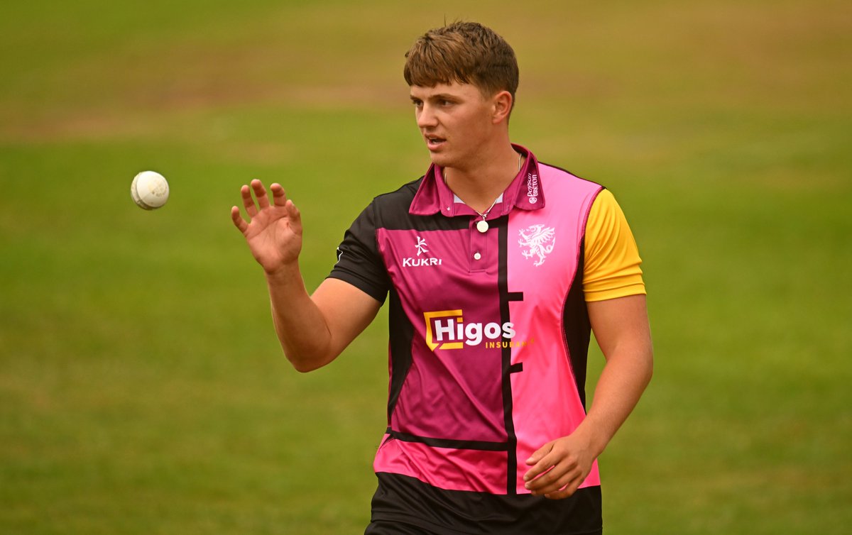 SomersetCCC's tweet image. The new 50 over shirt making its debut today 👍

#WeAreSomerset 
@HigosInsurance @Eurilait 
@VertuMotors @KukriSports @Dafabet
