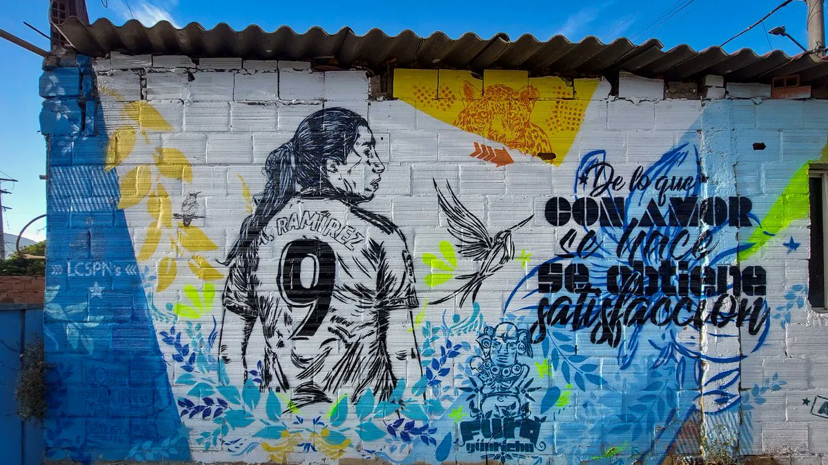 LocoSAPIENs_'s tweet photo. "Yo jugaba futbol en torneos de ASODECAS (Asociación de campesinos Sibaté) siempre cargaba mis chinitas, Mayra siempre pedía el balón prestado al árbitro, para convencerlo le decia que ella se lo cuidaba y no lo botaba, luego armaba la recocha y ponía a los niños a jugar." https://t.co/WJnknXKDQT
