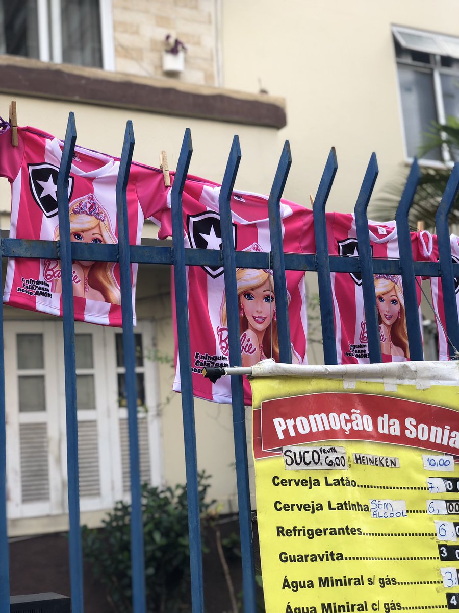 bruu_l's tweet photo. viva a pirataria https://t.co/3pQDI3bMZA