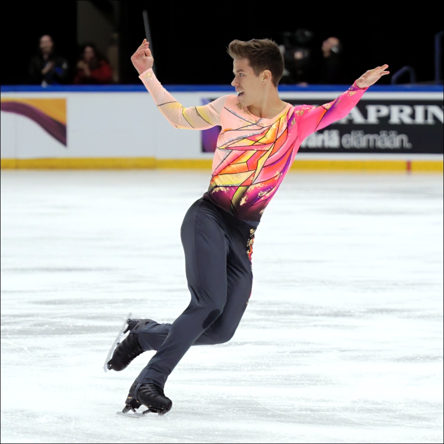 Next new gallery on my website... the German National Champion, Nikita Starostin at Finlandia Trophy.

19 photos here: phantomkabocha.com/FigureSkating/…

Such an expressive skater, and he can charm an audience at once with That Big Smile... 🌞

A few examples below...

#NikitaStarostin