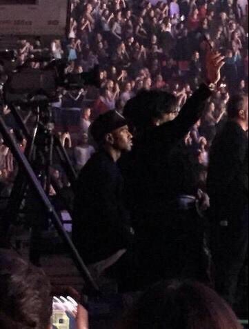 popwarning's tweet image. Him watching them perform is insane 😭