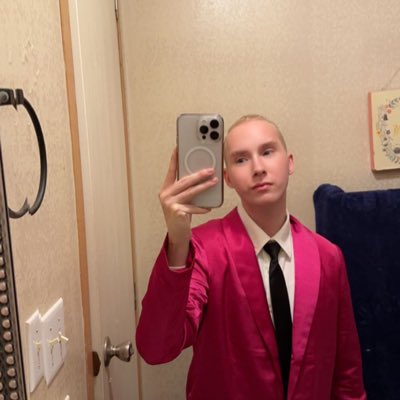 eatsleepnwerk's tweet photo. #NewProfilePic https://t.co/OP1HDhX7pr