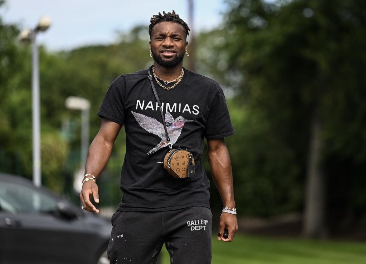 FabrizioRomano's tweet photo. Official, confirmed. Allan Saint-Maximin joins Al Ahli on permanent transfer from Newcastle 🟢🇸🇦 #AlAhli

Front three: Bobby Firmino, Riyad Mahrez and Allan Saint-Maximin. https://t.co/rJW5UPkw3H