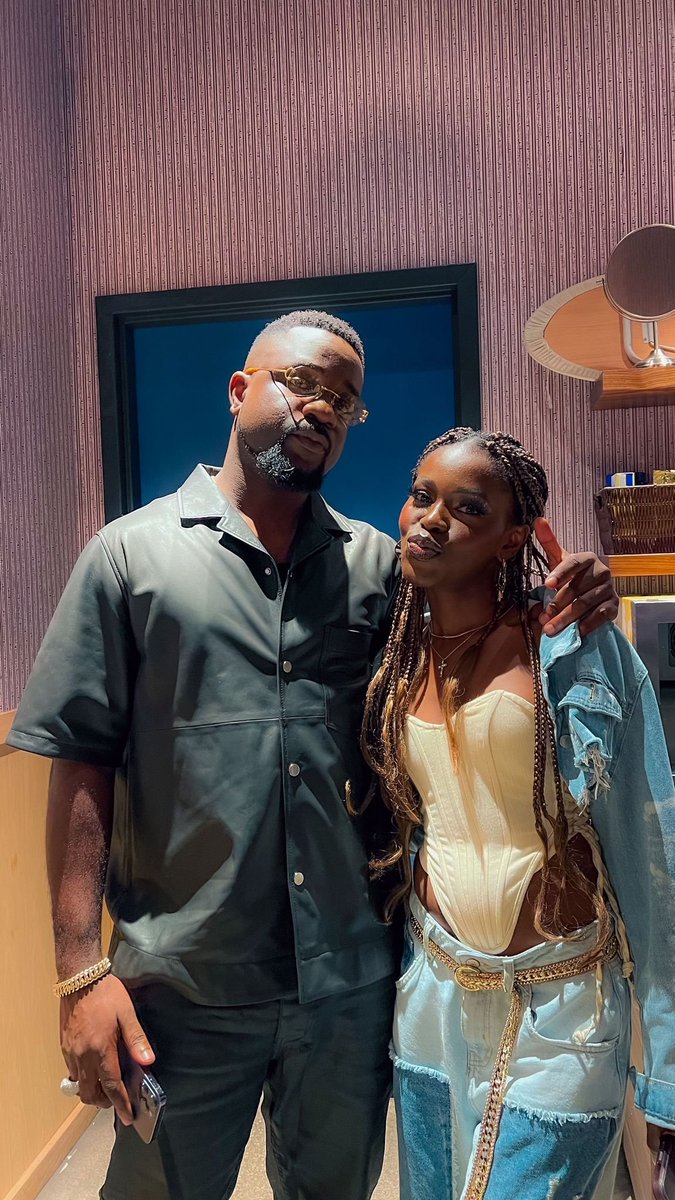 driefanpage's tweet photo. Queen👑 X Landlord🐐
#Drieteam
#Queendrie https://t.co/rOGleDhERc