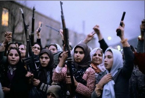 dre4mms's tweet photo. کۆمەڵە ژنێکی یاخیبووی ڕۆژهەڵاتی کوردستان - ساڵی ١٩٧٩ https://t.co/dhLGJ9aZlw