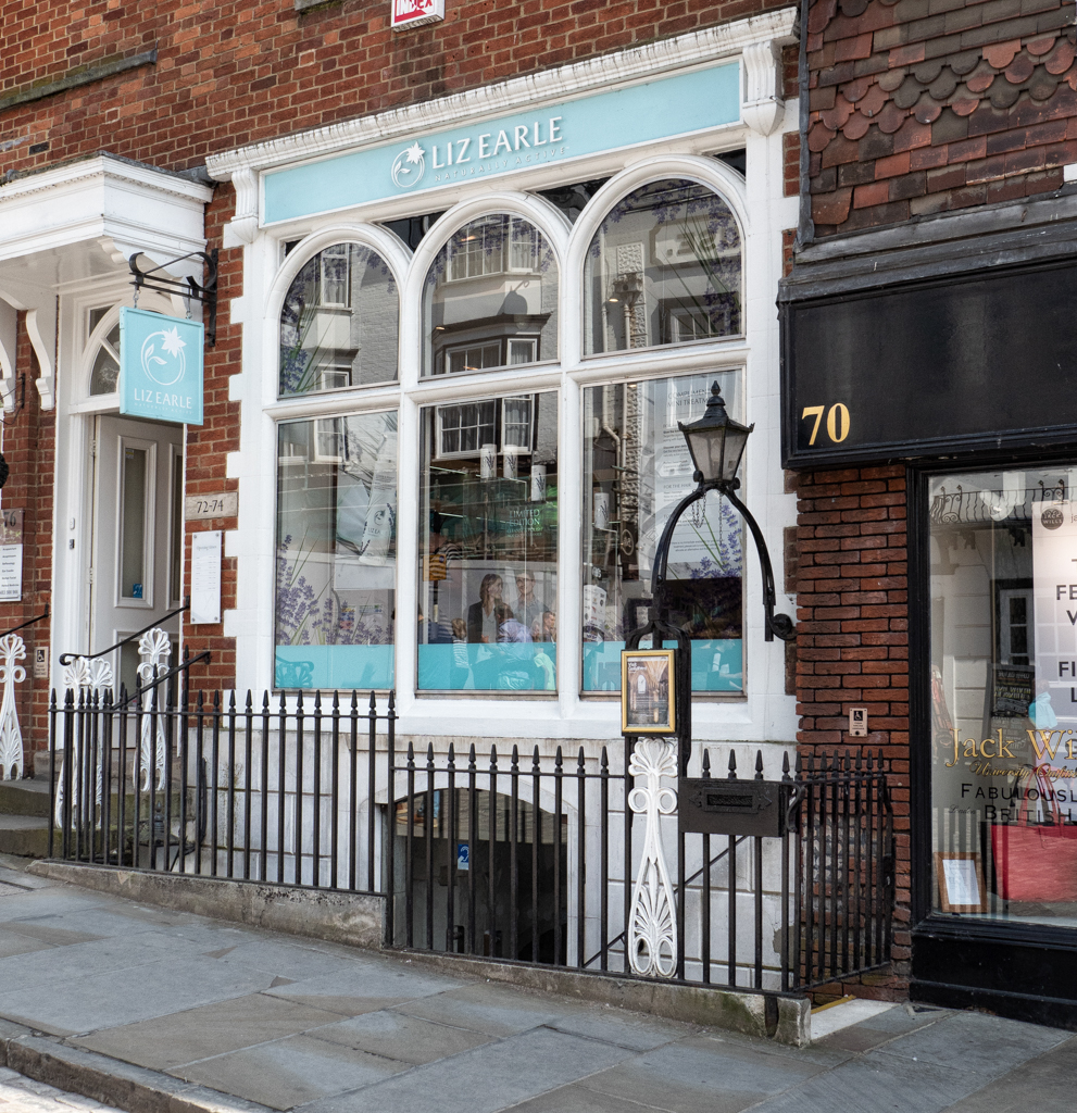 GuildfordGuides's tweet photo. #HiddenGuildford - a fascinating look beyond the High Street and behind the front doors that open onto a world of history in our town. Join us Sunday 6 August https://t.co/LkIQjc6ZFK https://t.co/YinDCCHh5p