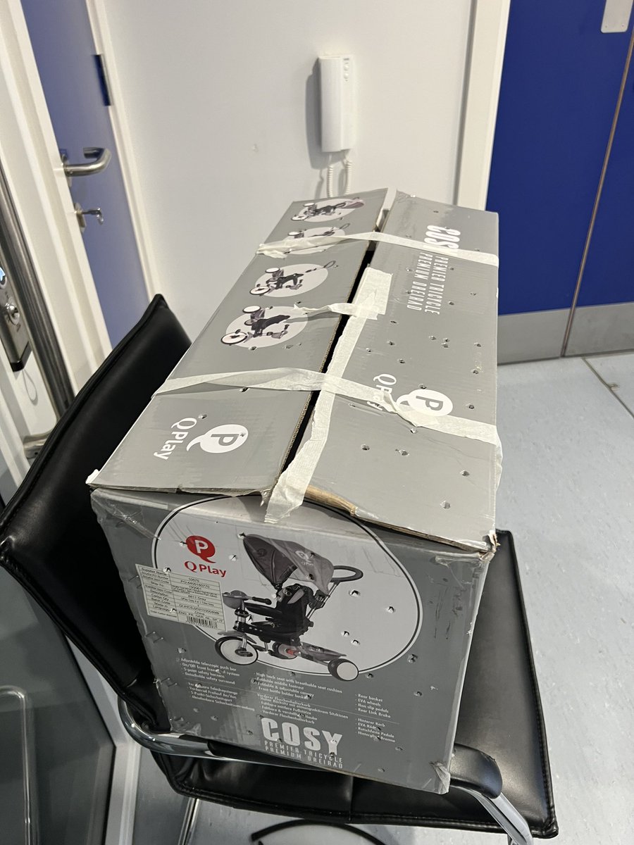 HerchyBoal's tweet photo. Another day Another family of dumped cats, Mum &amp; 3 kittens arrive  in this cardboard box Scared &amp; Hungry.,😞 It’s really simple Please  Neuter your cats. RT. So cruel &amp; it’s heartbreaking to deal with this. Mum is so affectionate 🙏🏾#DontDumpYourPets @RSPCA_official @JaneFallon https://t.co/bGg9gLM7SX