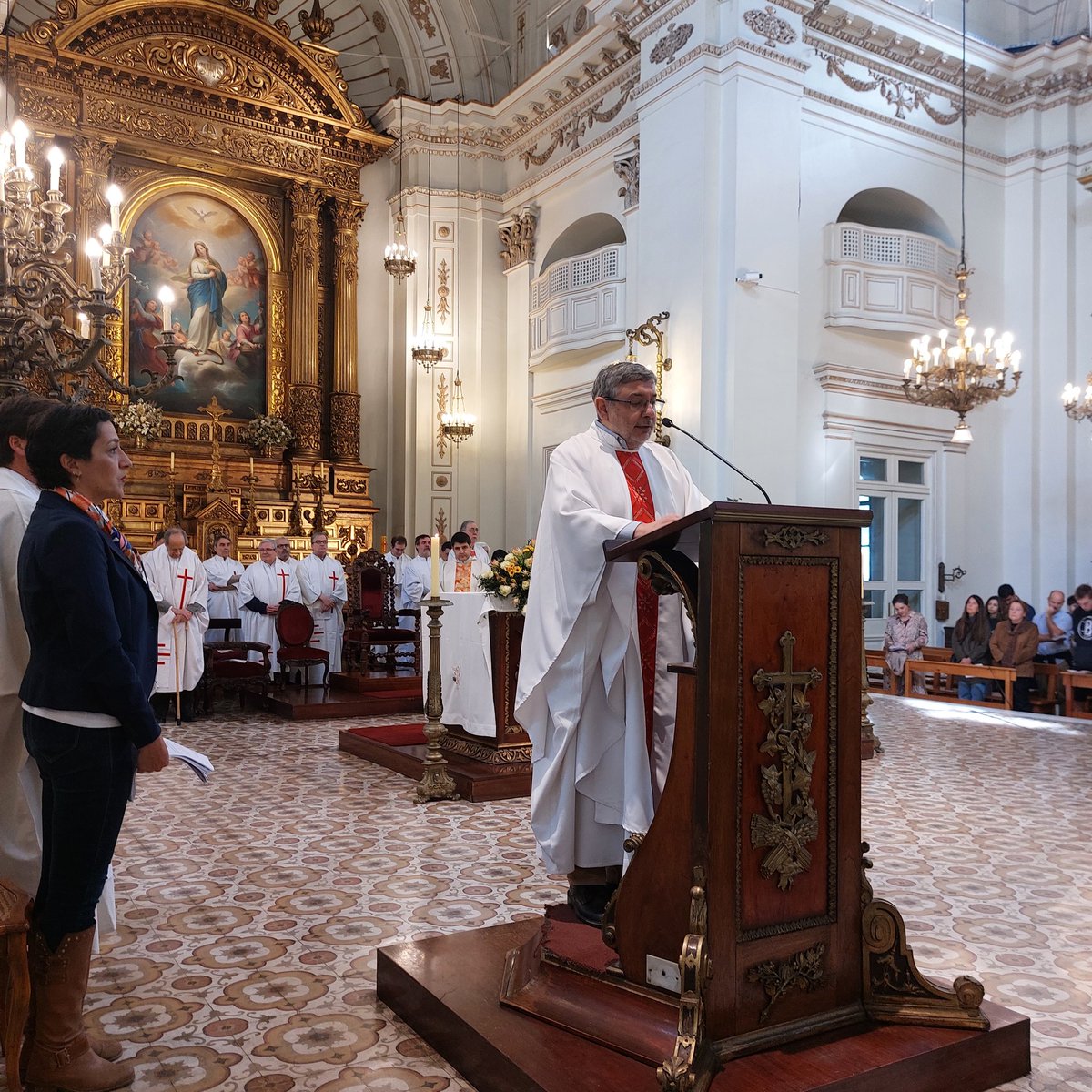 jesuitaschile's tweet photo. La comunidad ignaciana, sacerdotes y hermanos de la Compañía de Jesús, familiares, religiosas y religiosos de comunidades cercanas, colaboradores, laicos y amigos, nos reunimos hoy para celebrar la Fiesta de San Ignacio de Loyola. ¡nos unimos como comunidad ignaciana! https://t.co/n2ovcqEbbG