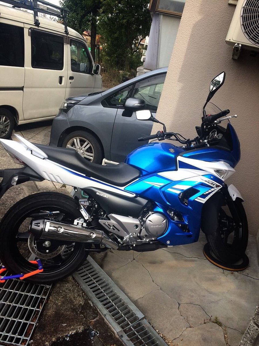 hamoken's tweet photo. 歴代バイクたち
GSR250F
ティグラ125
Vツインマグナ250
ドラスタ1100クラシック（現）
 #バイクのある生活 
 #バイク乗り 
 #バイク好きと繋がりたい https://t.co/aeBWgZF9wP