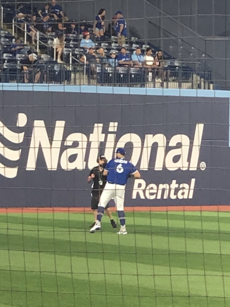 KimStevenson142's tweet photo. A great Saturday afternoon watching the @BlueJays. Well worth the 5 hours drive in the rain. The Rogers Centre looks amazing! https://t.co/sZLIgOoxXk