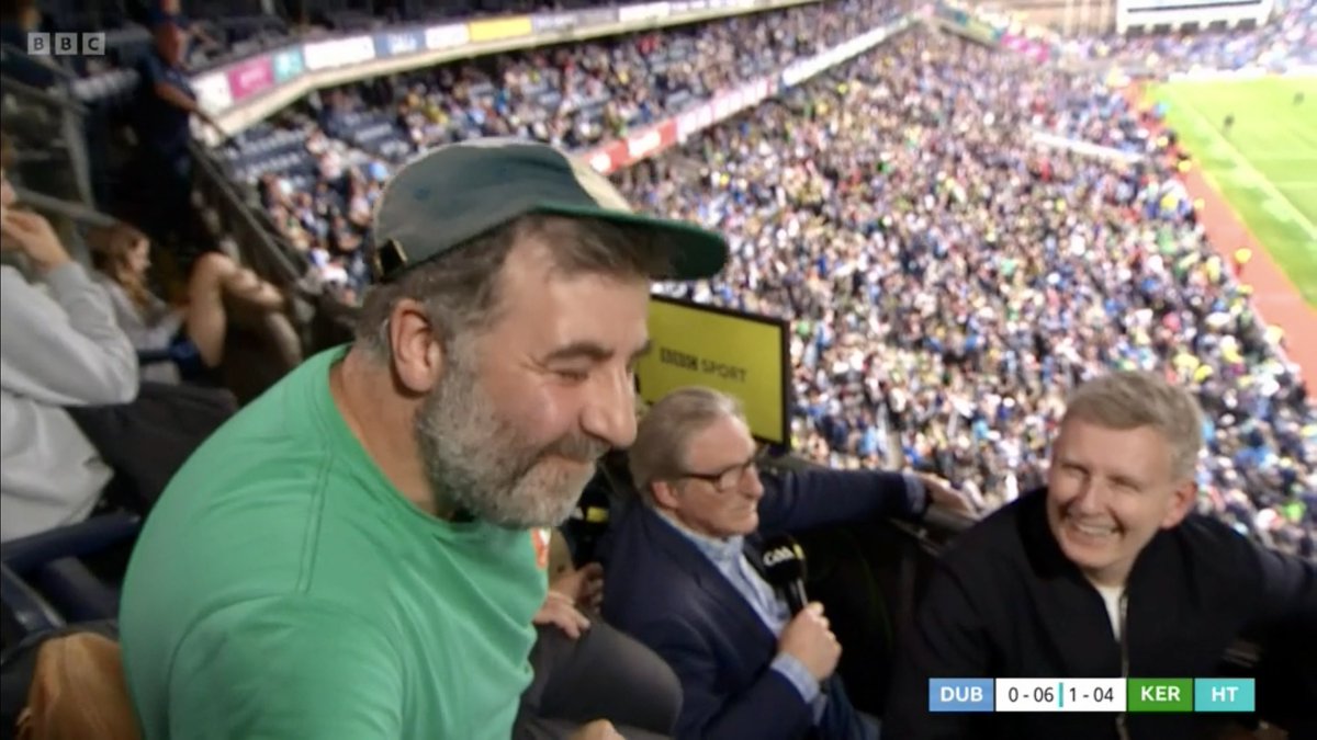 BeardedGenius's tweet photo. Isn’t there some rule like the Royal family about how many Irish celebrities there can be in the same place at the same time? https://t.co/ugl7GRqei1