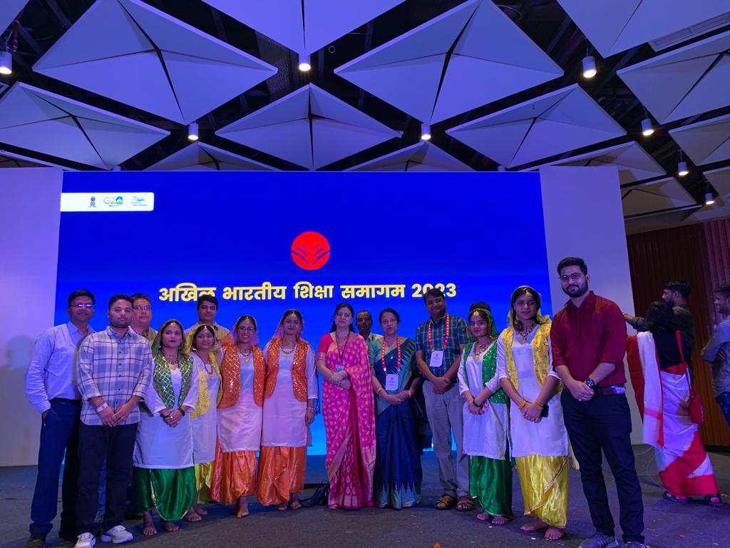 NITTTR_CHD's tweet photo. Performance by NITTTR Chandigarh Yuva Sangam Participants in Pragati Maidan - Amalgamation of Bhangra and Bihu.

#3YearsofNEP2020 #NEP2020  #NEP2020inAction #nitttrchd #nitttrchandigarh #EkBharatShreshthaBharat #YuvaSangam https://t.co/PLnXtbhyLV