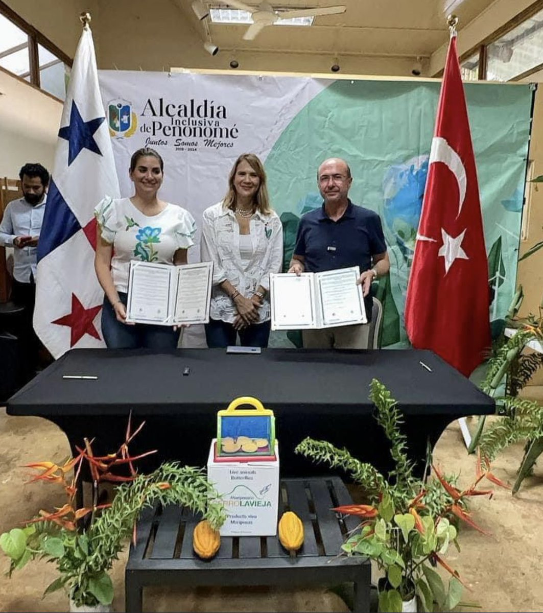 EmbPanTurquia's tweet photo. El hermanamiento entre las ciudades de Penonomé y Konya, sella un pacto de la biodiversidad sin precedentes, conectando al Mariposario de Cerro La Vieja, donde se crían las crisálidas que viajan después a Türkiye, con el Jardín Botánico de Konya. https://t.co/Gb7fGK4C55