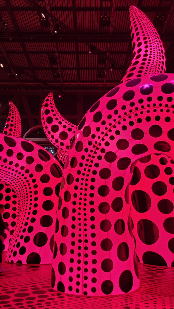 veeMAC85's tweet photo. Incredible morning at @factoryintl for Yayoi Kusama's "You, Me and the Balloons" installation. An immersive joy #yayoikusama #polkadots #manchester https://t.co/jnkPIoLSZf