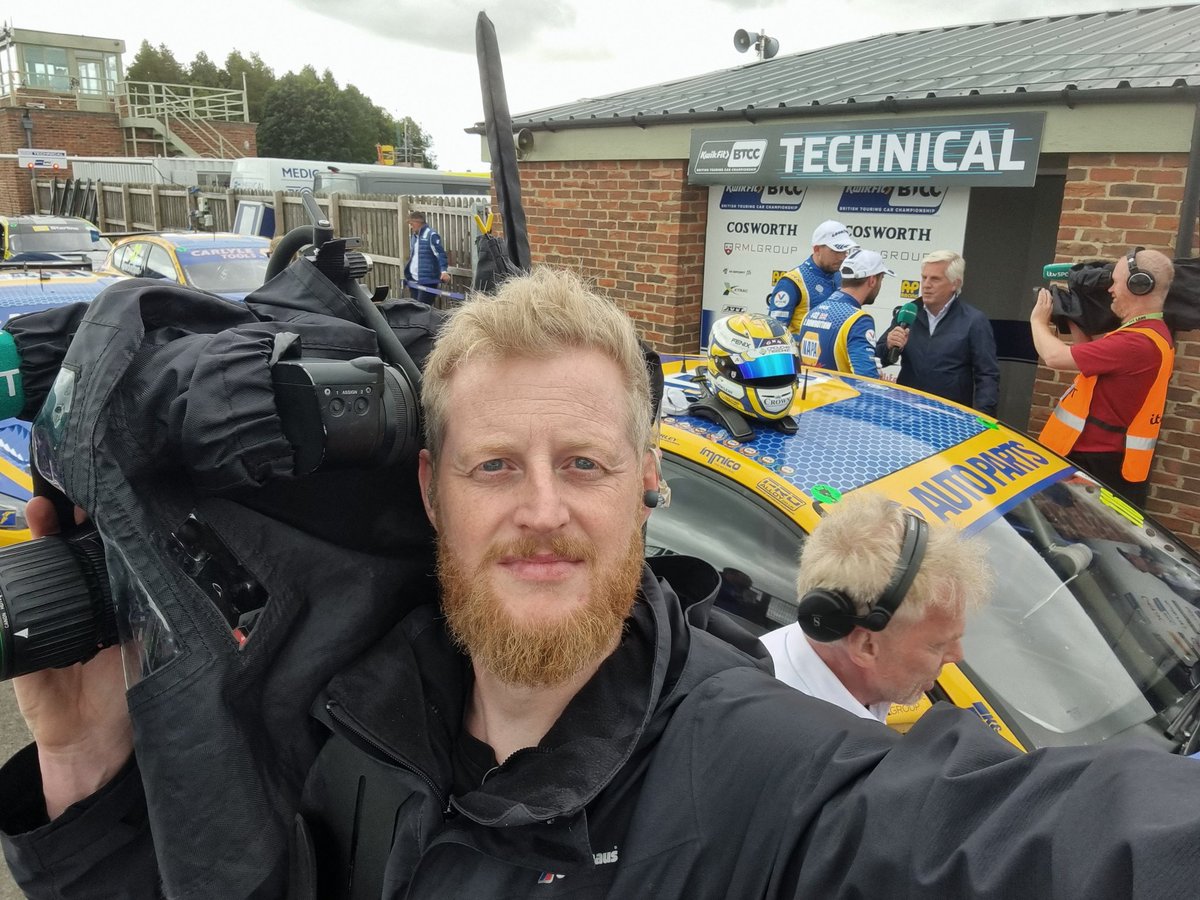 robhillmedia's tweet image. Bringing you another episode of BTCC to your telly boxes from Croft Circuit. Making sure all @LouGoodmanMedia treats get well looked after in her absence! #BTCC #CameraOperator #RobHillMedia #TouringCars #Cake