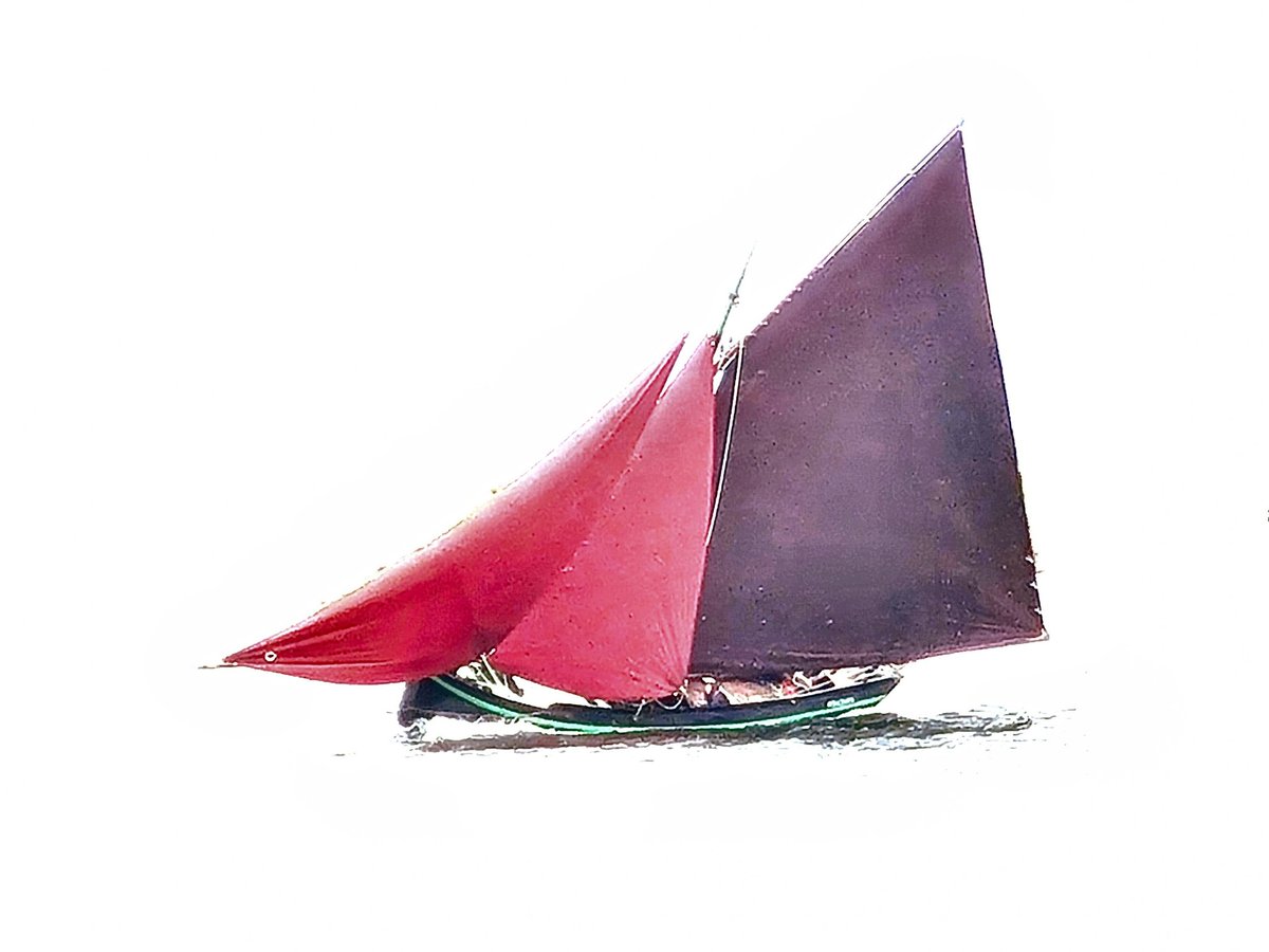 JohannaNiMhaill's tweet photo. An Mac Dara agus an criú ag Rásaí Cloch na Rón i mbliana 📷🌊⛵️
.
.
.
Úinéir an bháid: John Beag Ó Flatharta
Tógtha sa bhliain: 2002
Saor báid: Joe Reaney
Tógtha i: Leitir Calaidh
.
.
.
#rásaíclochnarón #clochnarón #macdara #bádseoil #galwayhooker #galwayhookerboat https://t.co/APbrE7ksyA