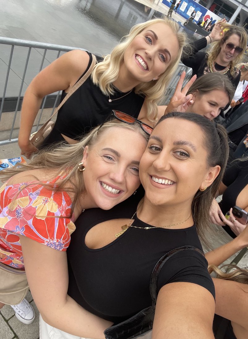 emialice1's tweet photo. Fun was had with my top girls💃🏼🕺🏼✨❤️‍🔥🫶🏻 https://t.co/7sfeHkwHwx