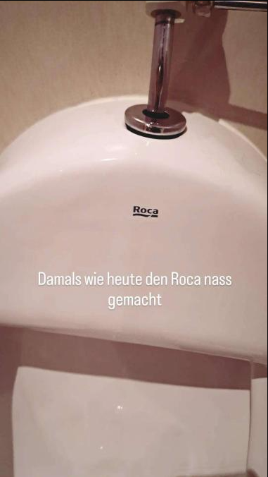 RonClaude tweet media