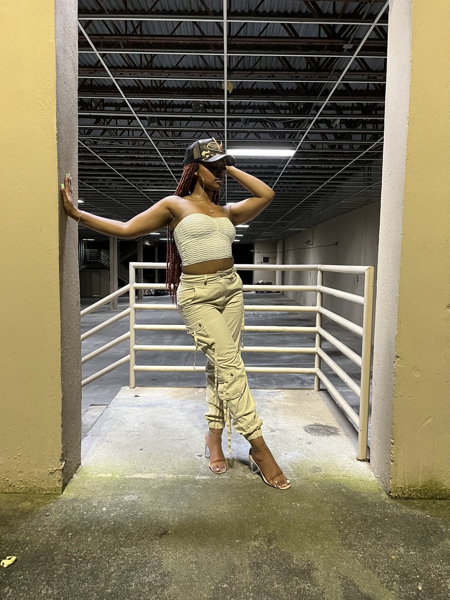 namiijnat's tweet photo. she a baddie she know she a 10 🤩 #fyp #explore #viral #sundayvibes follow my IG @tanj.iman https://t.co/9BIIwBIinB