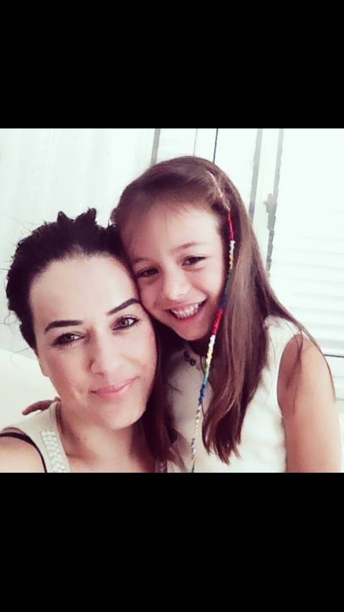 Benim küçük bebeğim, gözümden sakındığım canım, her şeyim.
14 yaşına girmişti bebeğim.
Hayalleri hedefleri vardı ama hepsi birden yok oldu..
Geleceğini çaldılar kızımın. Bunu onların yanına bırakmam, son nefesime kadar #isiasortakdavamız 
Savaşım bu benim!
#selinkarakaya