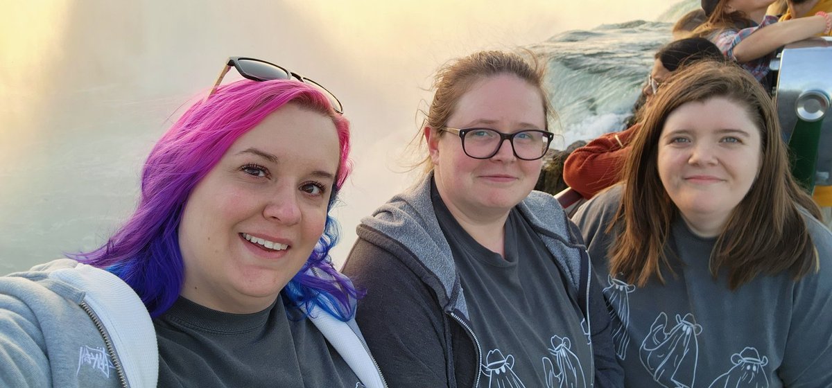 acharcalla1022's tweet photo. Happiest of birthdays to one of my very best friends, my other half, 1/4 of the bronze bitches and one of the best people I know 💛 Hayley I love you the mostest and I hope you have the very best day. And I hope I get to see you sooner than later 🥰  @anodeinlife https://t.co/8fJOIi1rje