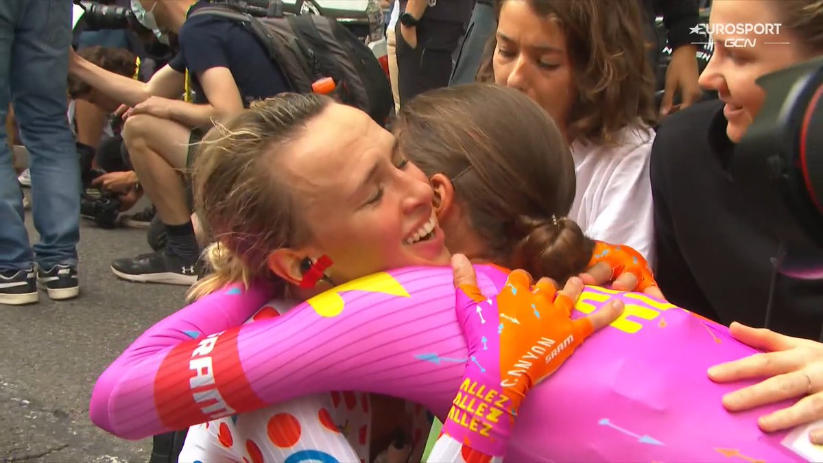 KASIA NIEWIADOMA PO RAZ DRUGI Z RZĘDU NA PODIUM TOUR DE FRANCE! 👏👏👏

#TDFF2023 #WatchTheFemmes