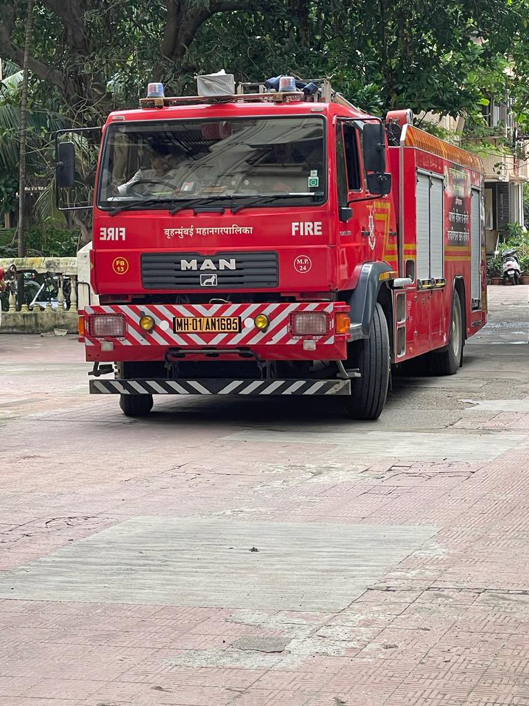 faisal_tells's tweet image. @MyBMCFire @TOIMumbai @IqbalSinghChah2 Big Salute🫡 to the Fire Officers who promptly helped in the fire incident that occurred at Venus Apts, Worli today. A Million Thx for ur timely efforts #AFDO Shri DS Shitole #SO-Worli Shri Pankaj Pawar n team🙏