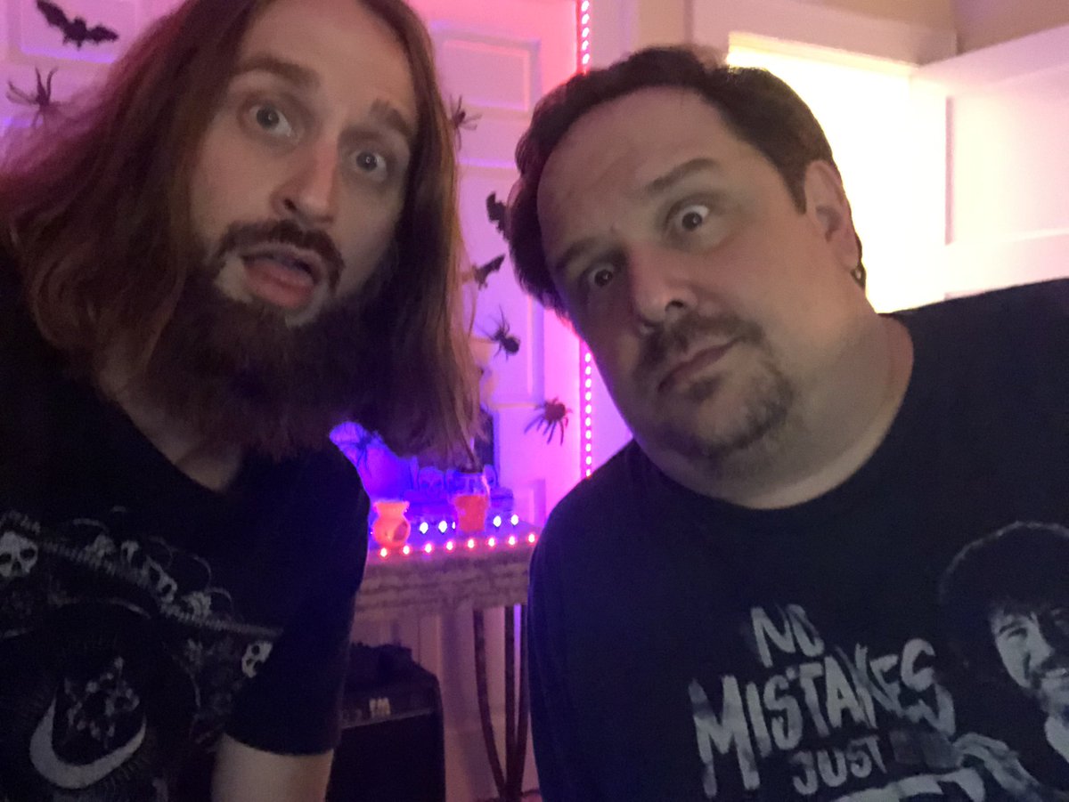 immortal_flesh_'s tweet photo. Suck it. My life is complete. Thanks for the laughs and yโall should be jealous I got to touch tips with this man. A true legend and great friend. Love you @el_m0x13 this is only the beginning! #KickStreamers #streamermeetup #your2dads #cuzwebangedyourmom https://t.co/zmFbBxWZnu