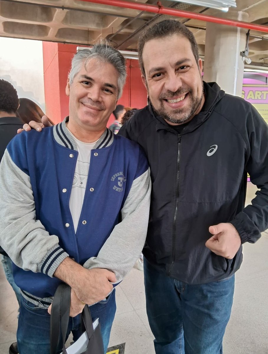 dropsdejogos's tweet photo. EXCLUSIVO: Deputado Guilherme Boulos vai até a PerifaCon; Drops de Jogos cobre o evento; detalhes no site em breve @PerifaCon @GuilhermeBoulos https://t.co/qKxjpdLZnI