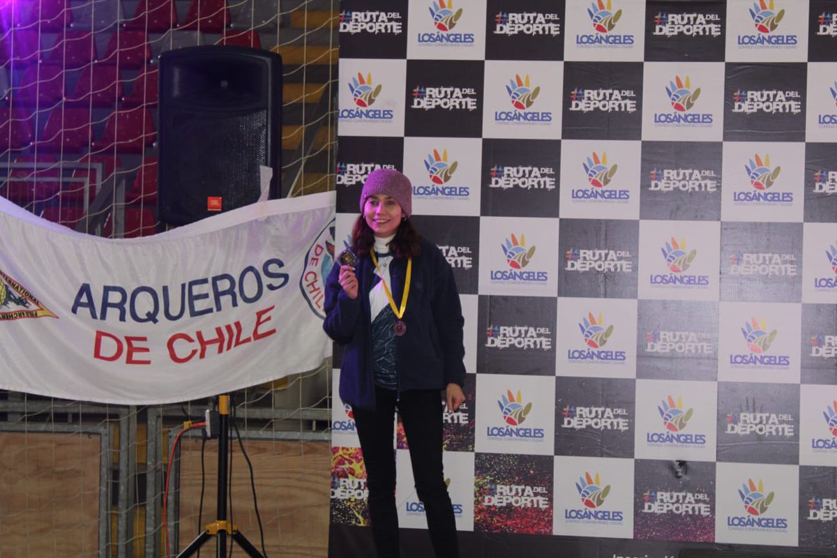 vlnradio's tweet photo. 🥇[#VLNDeportes] Curicanos logran podios en la final del tiro con arco de la Liga Nacional Indoor IFAA Chile, disputada en Los Ángeles. Cristina Arancibia, Antonio Chaparro y Laura Araneda, primer, segundo y tercer lugar Freestyle respectivamente, además de Ingrid Cárcamo en Bowhunter, se colgaron medallas en el certamen.