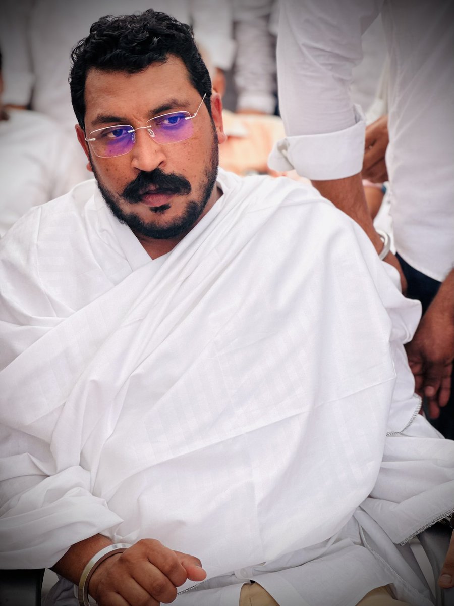 चन्द्रशेखर आजाद जी को लगातार बसपा के लोगों के द्वारा गाली-गलौज किया जा रहा हैं,ये बेहद गलत हैं,आपको <a href="/BhimArmyChief/">Chandra Shekhar Aazad</a> का विरोध करना हैं। तो कीजिए,लेकिन आप परिवार को गाली मत दीजिए। वरना ये बर्दास्त नहीं किया जायेगा,हम जानते हैं,बसपा के लोगों की मानसिकता सामंतियों की तरह गिर चुकी हैं।