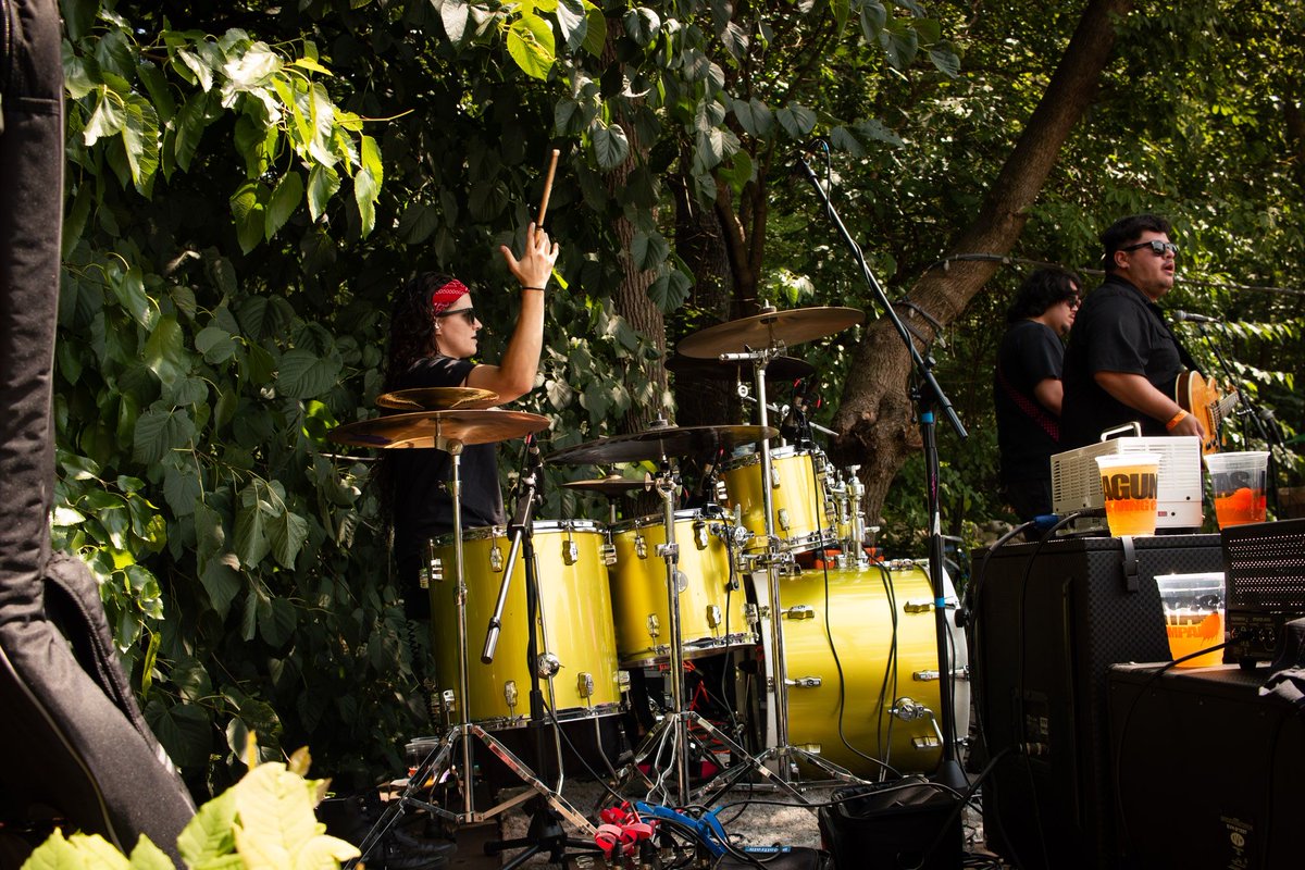 Color_Me_Amused's tweet photo. awesome time at Beer Fest at The Irish Legend last weekend!
hereโs a few shots!
๐ธ: Shuky Leung
โข
โข
โข
โข
โข
#chicagolandband #midwestemo #chicagolandbands #localband #music #chicagoburbsmusic #chicagolocal #colormeamused #everyseason #EP #chicagoland #chicagomusicscene https://t.co/KV3VCqswkB
