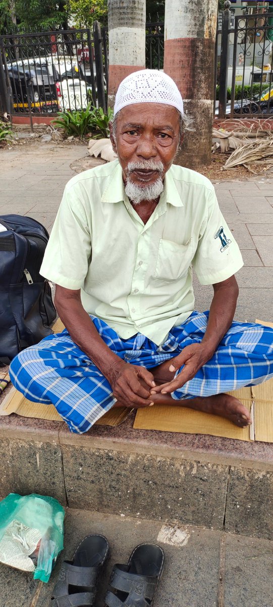 firozeshakir's tweet photo. Documenting the humble #earcleaners at #Bandratalao
He disappeared... https://t.co/oxpfrMdtGh