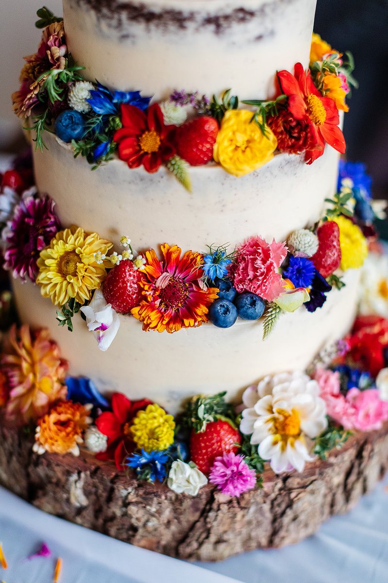 Happy #anniversary to A &amp; N! 
Fab #wedding pics by <a href="/TarahCoonan/">Tarah Coonan</a>
#Chocolate &amp; #Oliveoil #cake, all ingredients #glutenfree #milkfree #nutfree #soyafree
Stunning #organic edible cake flowers from <a href="/SoilAssociation/">Soil Association</a> #boomawards winners <a href="/AwesideFarm/">Aweside Farm</a>
#awardwinning #weddingcake #freefrom