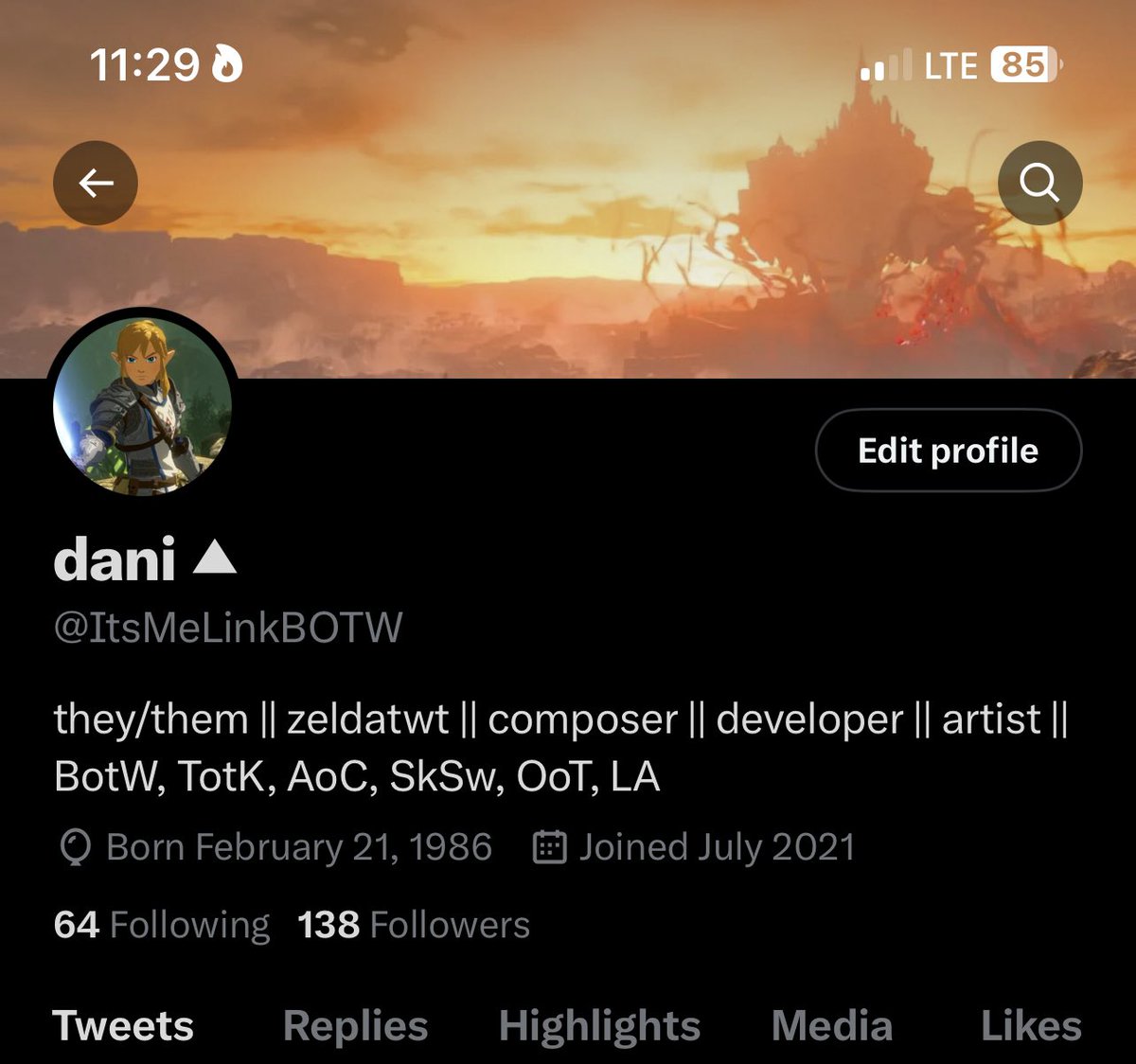 ItsMeLinkBOTW's tweet photo. hey #zeldatwt ! i’ve changed up my profile a bit, so here’s my old setup next to my new one, just so i don’t confuse anyone 
[1/4]
#Zelda #TearsOfTheKingdom https://t.co/vpNg2F2xZq