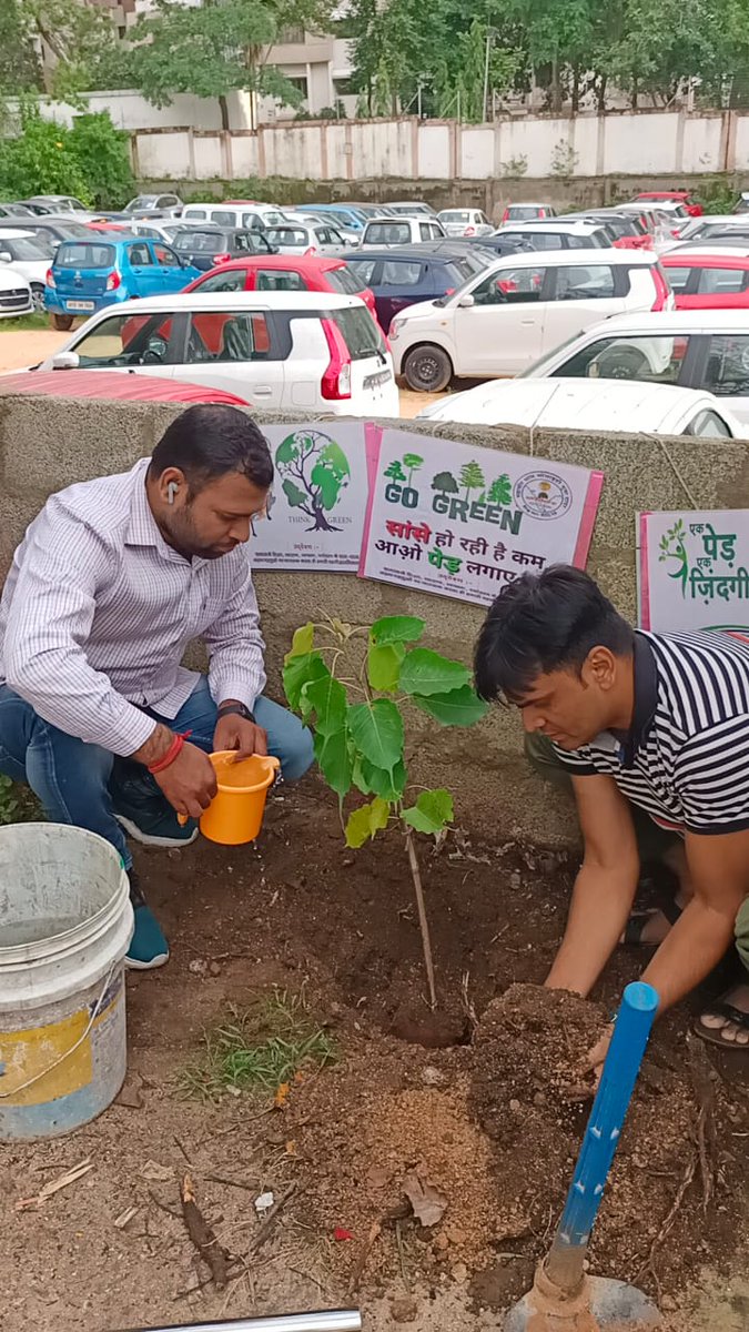 Mahaveerdham's tweet photo. #जन्मदिनविशेष उपहार स्वरूप भेंट
युवाओं के प्रेरणास्रोत @SonuSood  सर के जन्मदिन पर महावीर धाम सोसाइटी युवा बलिया ने हैदराबाद में #पौधारोपण_कर_बनाया_ऑक्सीजन #कॉरिडोर 🌳🌳
@bholasingh93  @SoodFoundation 
@myogioffice @myogiadityanath
@ABPNews @TelanganaCMO https://t.co/CU2z7e9Vq0