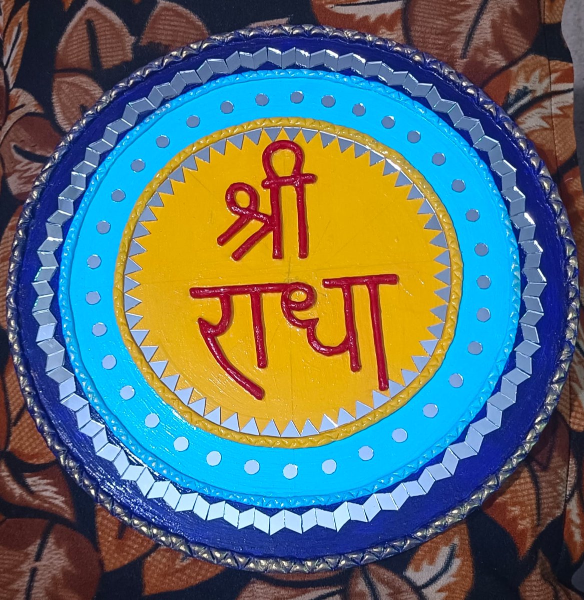 first try of lippan art with shree radha❤❤

shree radhe❤🙏