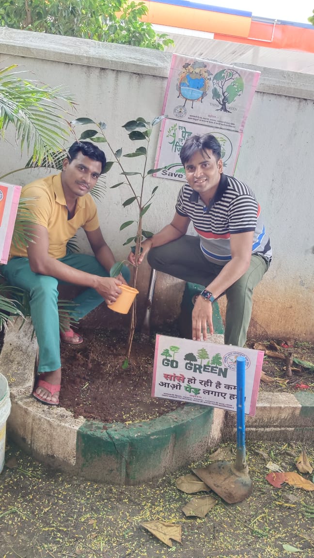 bholasingh93's tweet photo. #जन्मदिनविशेष उपहार स्वरूप भेंट
युवाओं के प्रेरणास्रोत @SonuSood  सर के जन्मदिन पर महावीर धाम सोसाइटी युवा बलिया ने हैदराबाद में #पौधारोपण_कर_बनाया_ऑक्सीजन #कॉरिडोर 🌳🌳
@Mdsyteam019 @SoodFoundation 
@myogioffice @myogiadityanath
@ABPNews @TelanganaCMO https://t.co/cFdzzsHqzD