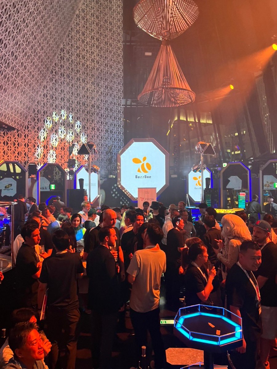web3_honey's tweet photo. #WebX Week ends🎉
We hosted the YUGA community event on 24th, the Bluechip holders event on 25th, and the official WEBX after-party on 26th. 
At WebX, I spoke "What's wrong with web3 in Japan", including a discussion of legal regulations, and we had a booth with @graniph_nft 🧸 https://t.co/TJfXUBY7mX