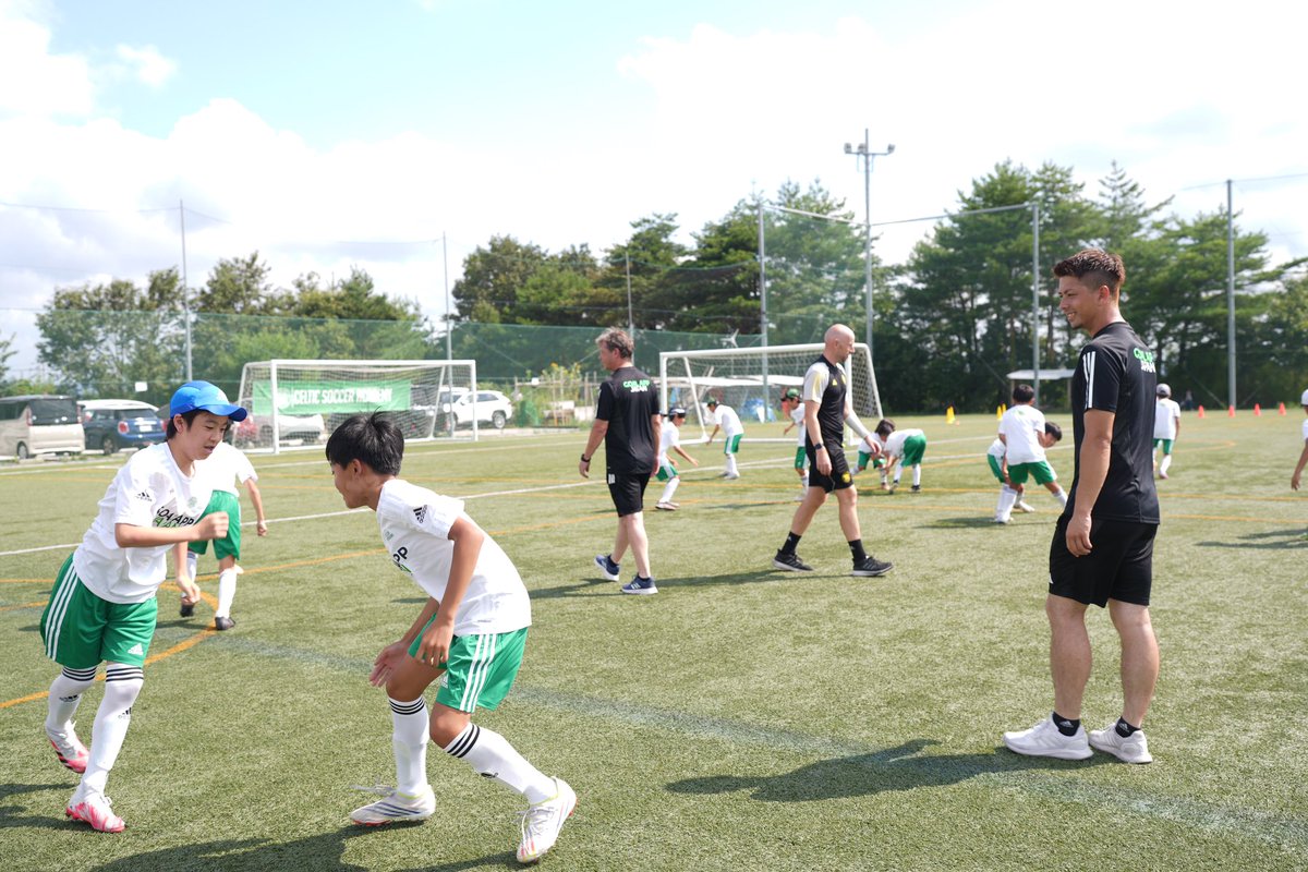 CelticSocAcad's tweet photo. 🍀🇯🇵 Hello Kobe……👋🏻

Great first day at camp, players working hard &amp; playing with a smile on their face 😀

Looking forward to the next two days teaching them all how to play the ‘Celtic Way’ 

#CelticFC #GoalAppJapan https://t.co/zfJVg7CgQ4