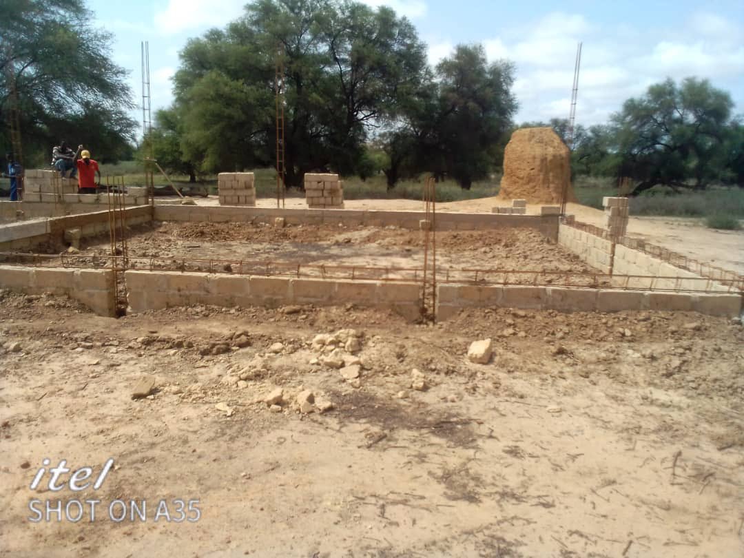 Grâce à la magie de ce réseau les travaux de construction des deux classes du village de Ouro Amady Bagga avancent à grand pas. 
Une citoyenneté active au service de la Nation 🇸🇳
#Deurkiss