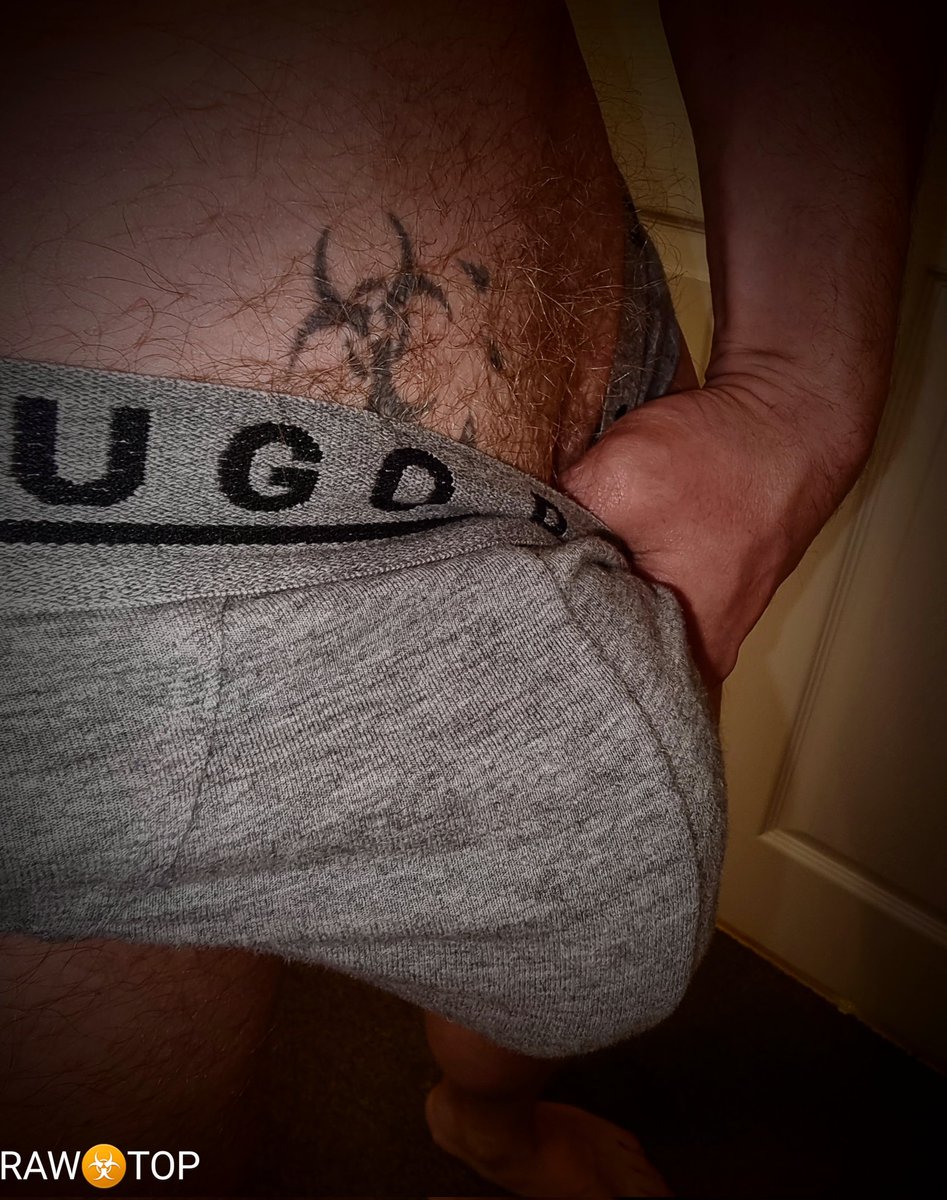 I'm so fkn horny. I wanna fuck. I wanna breed! Show me your open holes, boys! 😈😈

#barebackTop #poz4neg #poz4poz #toxic #ToxicMasculinity #biohazardTattoo #rawTop #barebackPig #pozgifter #pozz #giftgiver #aids #hiv #toxicLoad