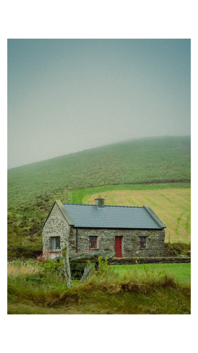 LeamanFilms's tweet photo. I recently got the Fuji xh2s and have been travelling Ireland for the last two weeks, and I haven’t been so happy with a camera since my X100f. 
That, combined with the @Bellroy Venture Sling, has made it easy to move around. 

@FUJIFILM_UK #fujifilm_xseries #travelphotography https://t.co/ZUC0AEJqxd