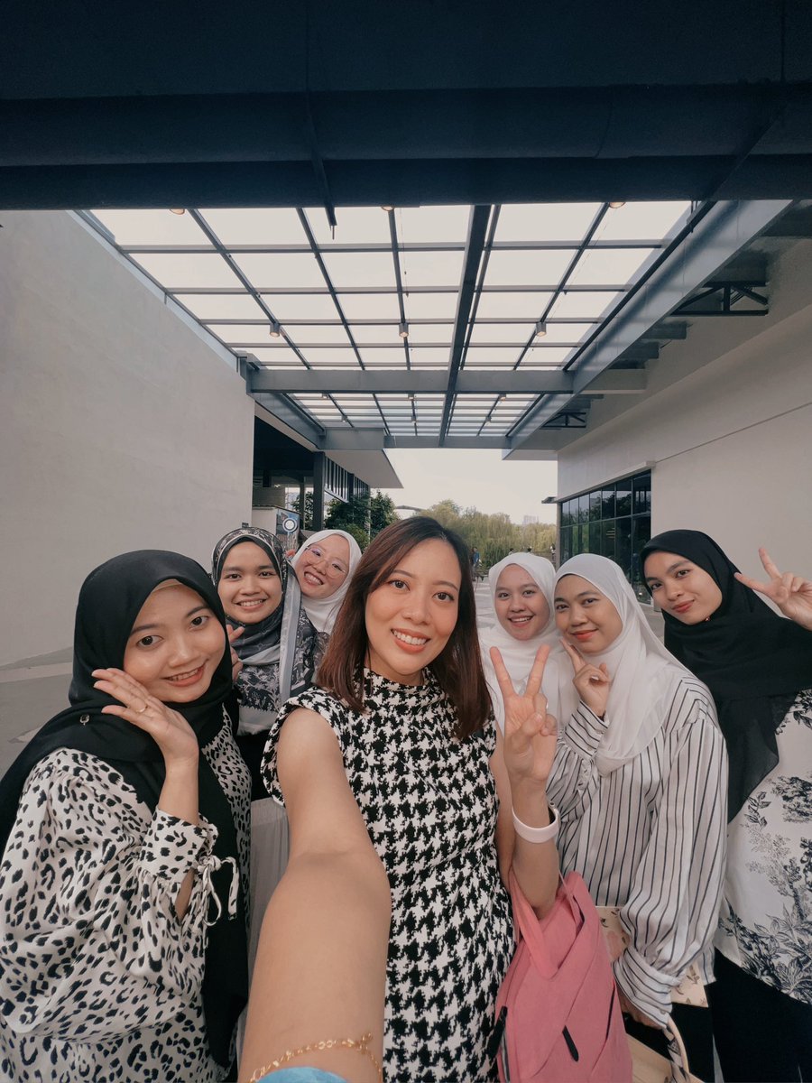 draenbebel's tweet photo. Done meeting harini dengan sole distributor &amp; resellers of Alluskin. We can do this 💪🏻 https://t.co/XyAuWefGPO