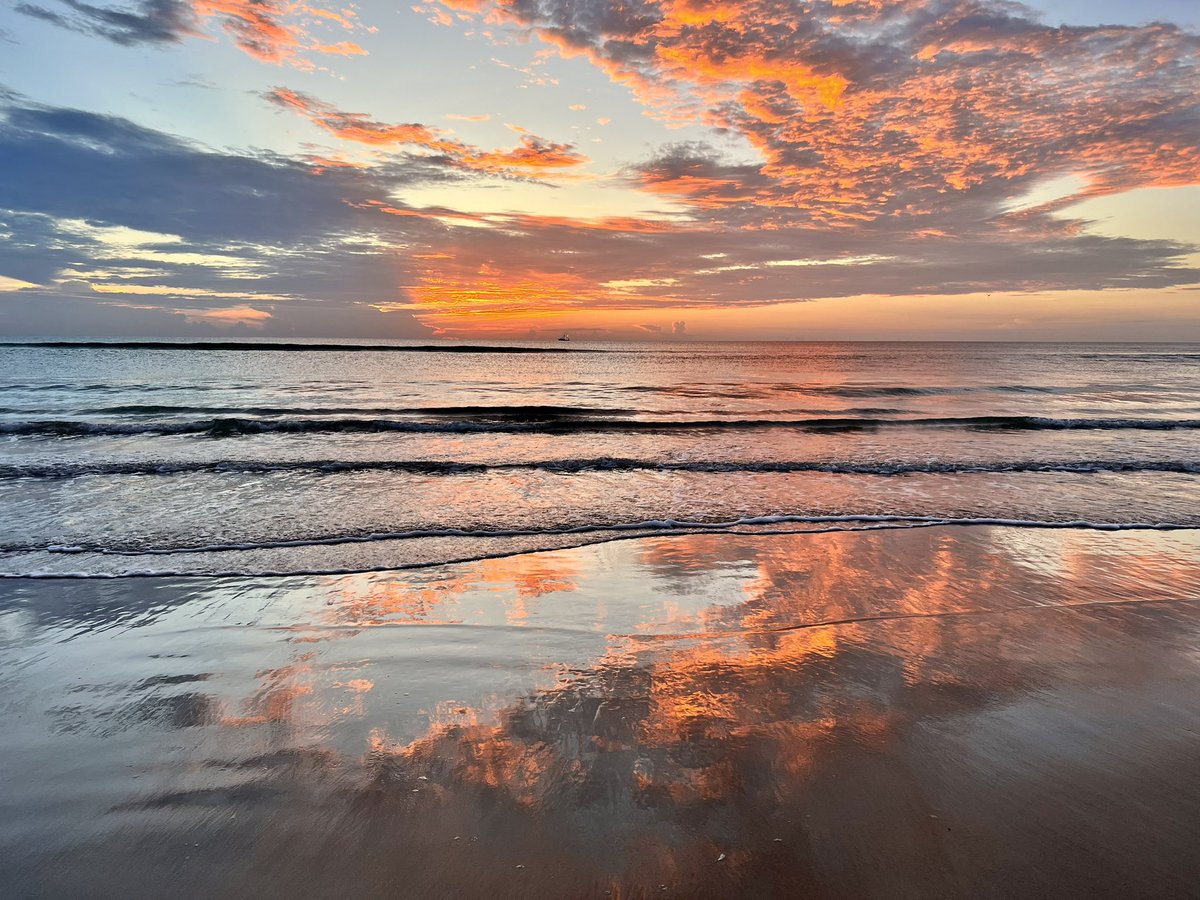 KTERR079's tweet photo. Daytona Beach sunrise 🌅 https://t.co/vEqAvMl0l7