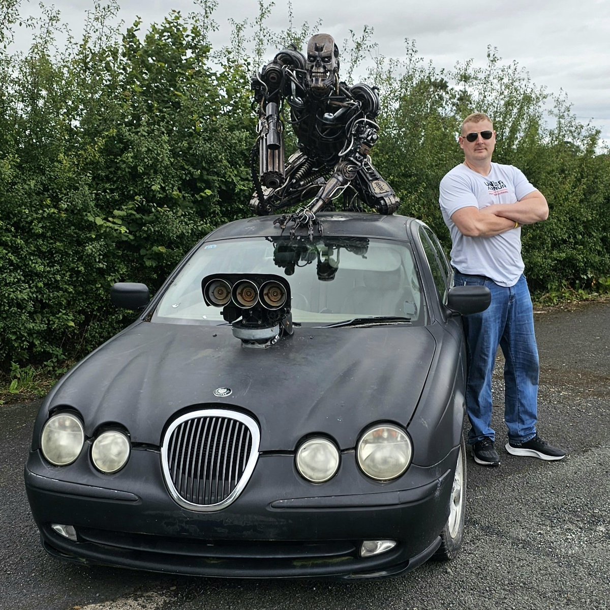 At the Ironworks in Oswestry 

#ironworks #ironsculpture #sculpture #猛男 #oswestry #terminator #jaguar #jaguarcars