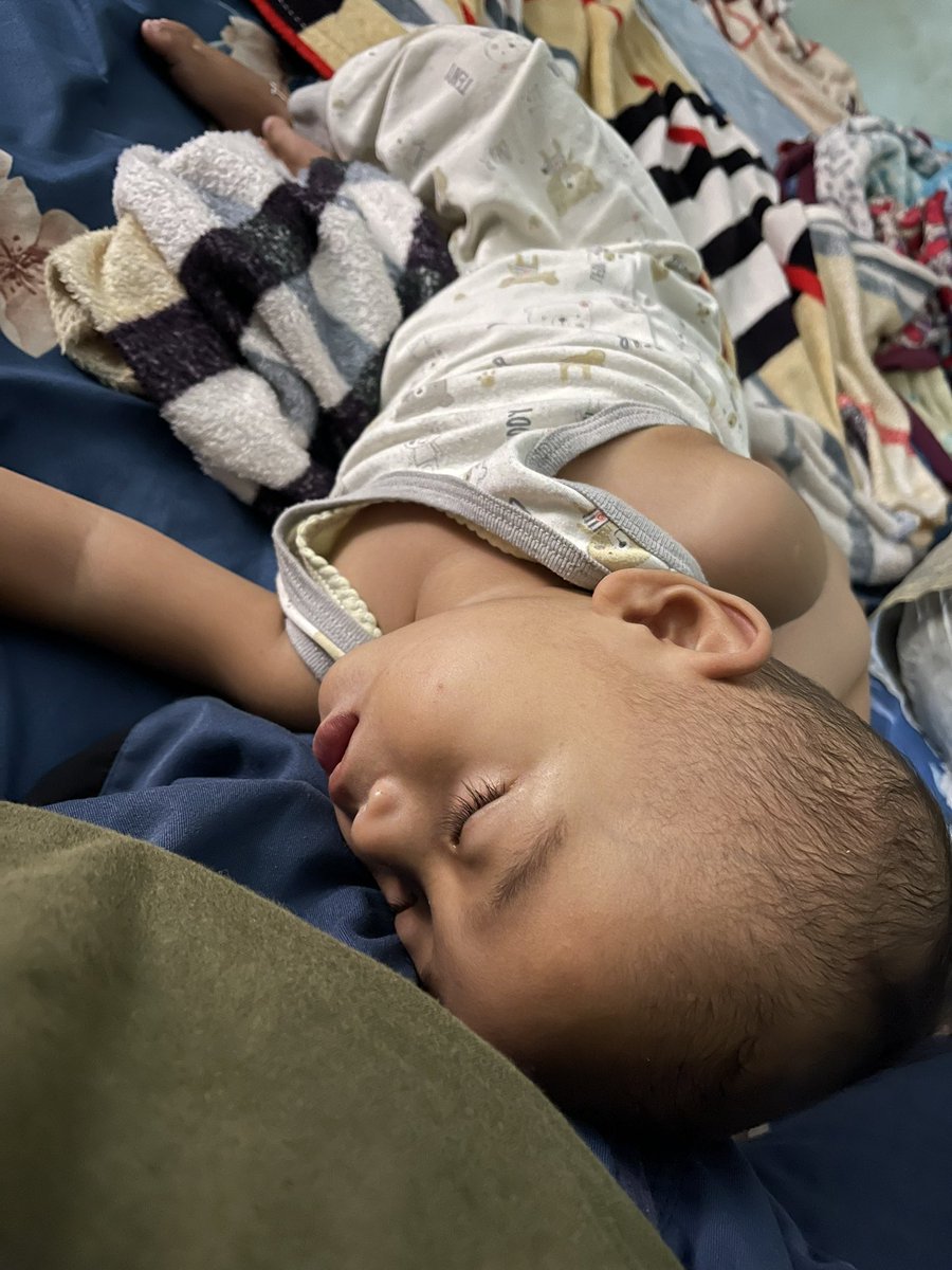 Lsw_lenii's tweet photo. Si paling anak bunda, tidur klo gak dikeloni / di dampingi bundanya gak akan tidur klo pun udah tidur pasti langsung kebangun. Always tidur di pupunya bunda ya dek tempat ternyamanmu 😂 https://t.co/Prtz9PDx9X