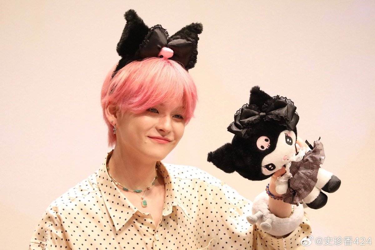 yoshi and kuromi 😩