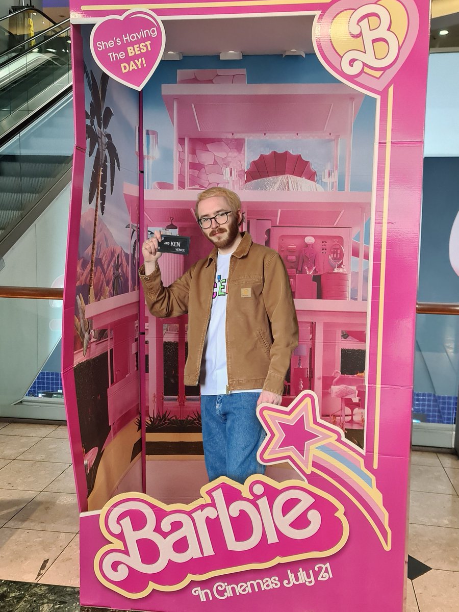 robhudsn's tweet photo. good morning fellow Barbie and Kens https://t.co/wdL4k7b1Ca