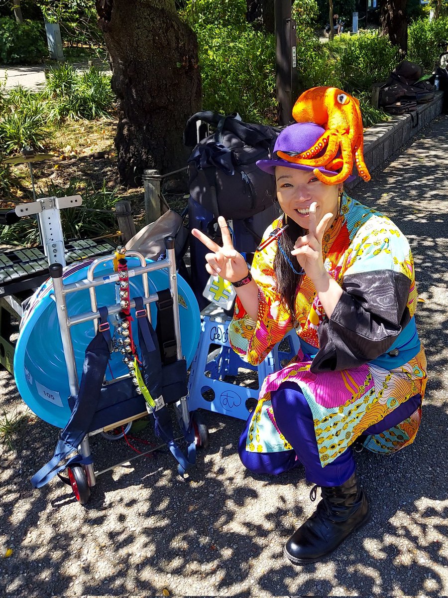 AngPongTanggg's tweet photo. mutakoさん上野ヘブンデビュー戦
日陰の少ない酷暑の五條天神前の洗礼を
しっかり浴びてました
#mutako
#ヘブンアーティスト https://t.co/LmtODaJqFx